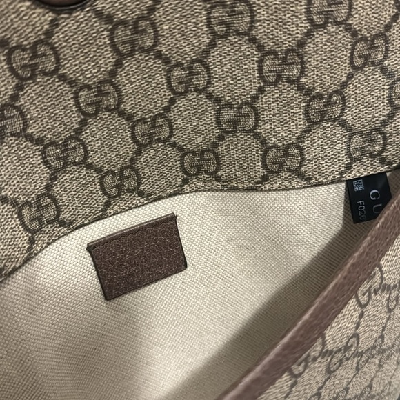 Gucci Beige GG Pattern Crossbody Bag - Picture 5 of 12